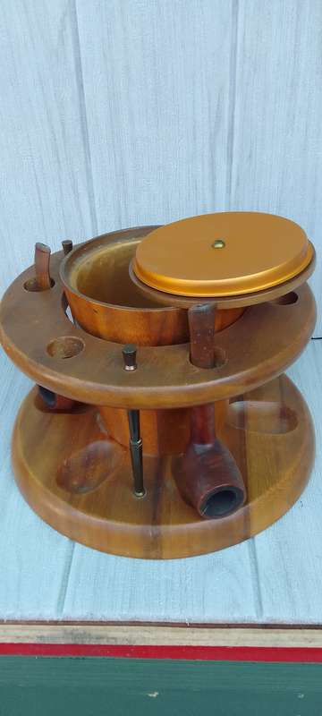 vintage pipe stand with 3 pipes